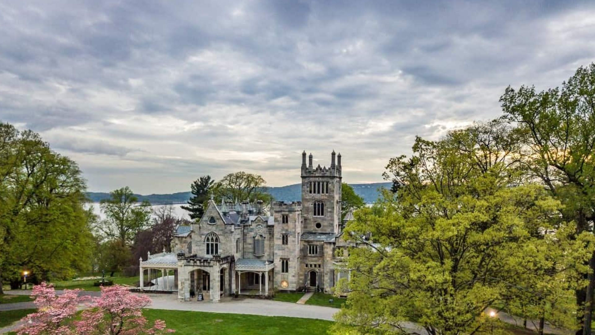 Lyndhurst Mansion, Tarrytown, New York (Image via @Lyndhurst)